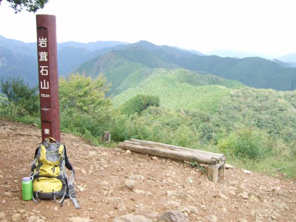 岩茸石山山頂からの眺め。今回の3つの山の中で1番眺めが良いです。